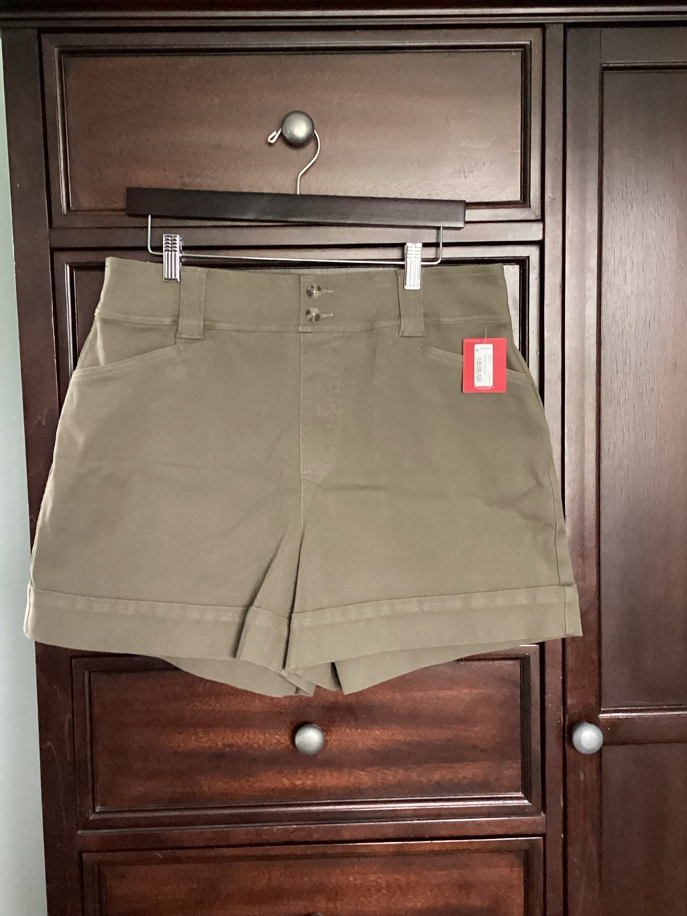 Spanx Stretch Twill Shorts, NWT in olive green